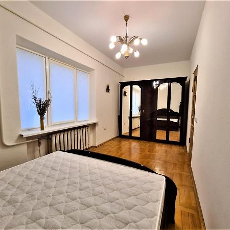 82-Avenue Apartment Chernivtsi Exterior photo